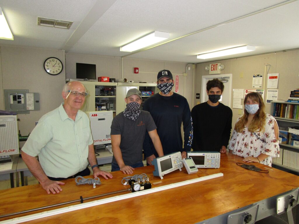 School of PNG teachers and students